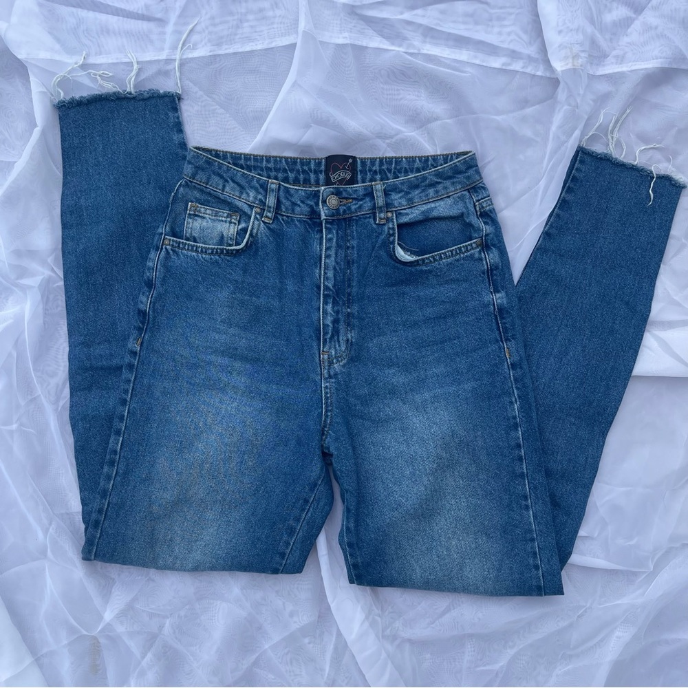 Chorus High Waisted Med-Wash Mom Jeans